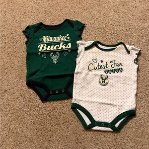 Milwaukee Bucks Baby Onesies Set